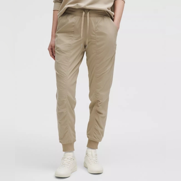 LULULEMON dance studio midrise jogger in sheer oak size 4 in great condition. - Picture 2 of 12